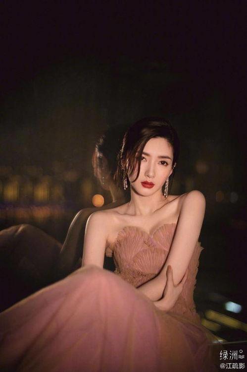 江疏影吃瓜娱乐